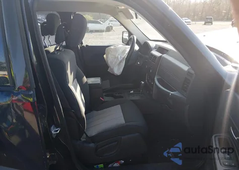 2010 Jeep Liberty Sport z USA, uszkodzony, nr VIN 1J4PN2GK4AW147529